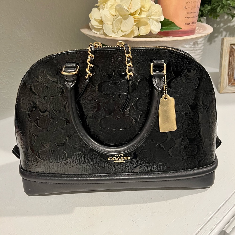 🌺COACH black patent leather purse in very good condition!!!